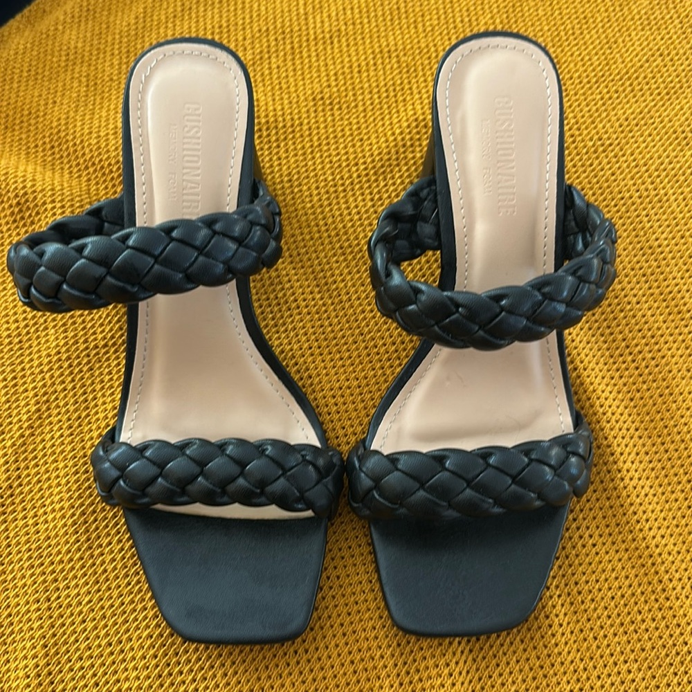 Cushionaire “Iris” size 9, black 
Worn once